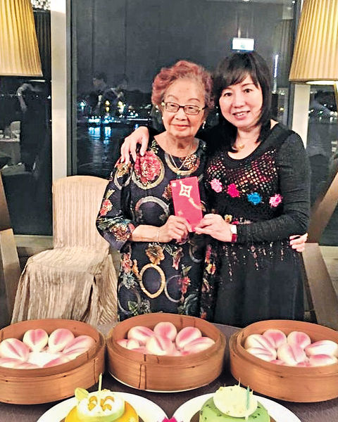 梅小青母親離世 享年92歲