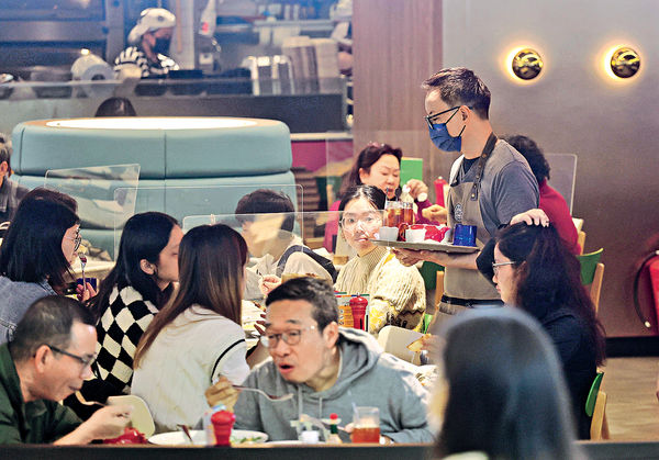 逾7成餐飲零售酒店員工反對輸入外勞 工會倡設退場機制