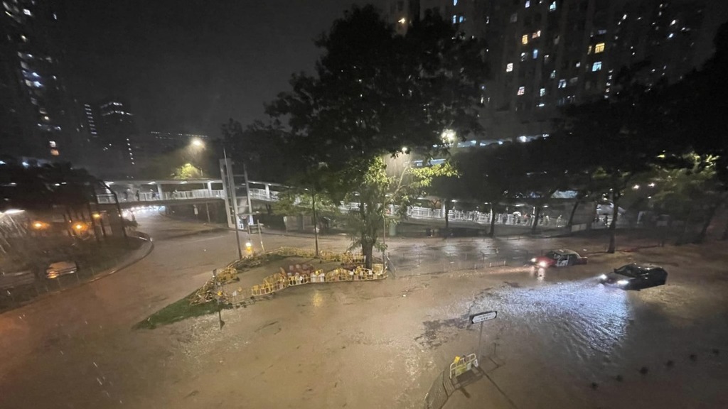 香港嚴重雨災 暴雨下頒布「極端情況」 一文看清停工復工安排