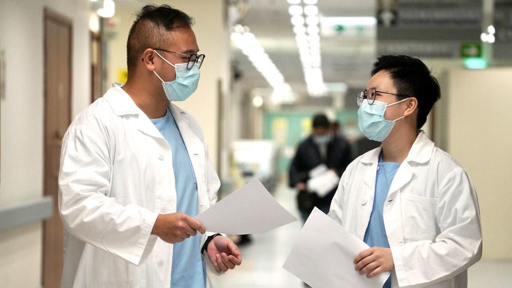 海外醫生｜130獲醫管局聘用 29歲醫生英國回流：可多陪伴家人