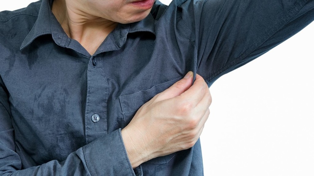 體臭困擾｜OL呻新同事身上傳惡臭 狂擦藥油止暈通鼻不果崩潰