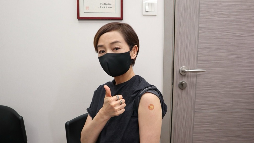 RSV高峰期丨毛舜筠任呼吸道合胞病毒教育大使 為防病毒孖老公同行結伴接種疫苗