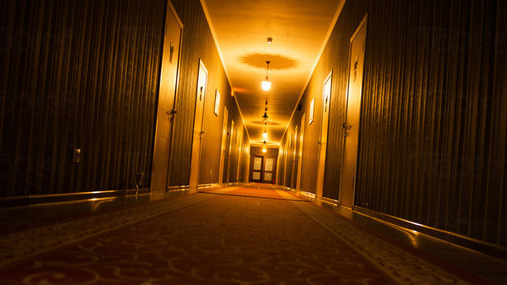 靈異事件丨台灣知名女主持遊泰疑「集體撞邪」 同行5人狂嘔換酒店遇「鬼打墻」