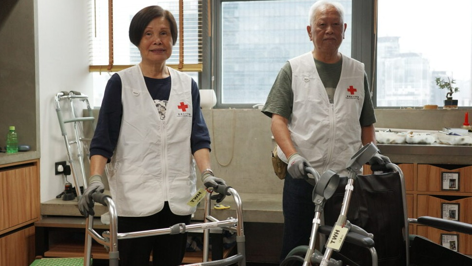 紅十字細說人道︱照護傷病半世紀 香港紅十字會「輪椅醫生」巧手修補人生
