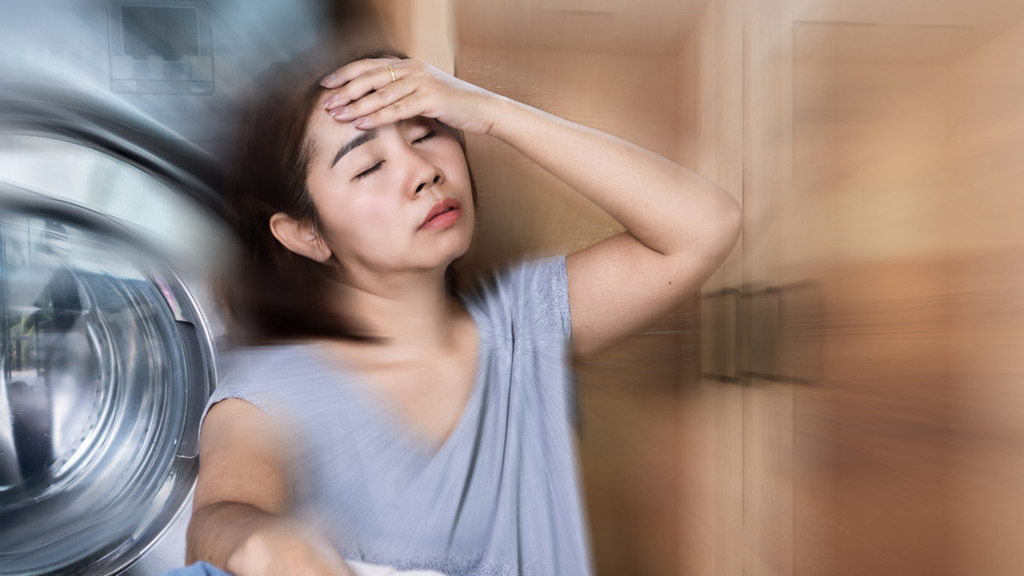 頭暈｜「踎低起身見頭暈」非血糖低 1情況恐中風 醫警告：極危險勿當耳石症【附5種常見暈法】